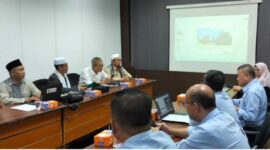 Jajaran pengurus MUI Kabupaten Muara Enim saat menggelar audiensi strategis bersama manajemen PT Tanjung Enim Lestari (TEL) di ruang pertemuan kantor PT TEL. Pertemuan ini menyepakati kolaborasi program pemberdayaan ekonomi umat, sertifikasi halal UMKM, hingga penguatan aspek spiritual dalam budaya Keselamatan dan Kesehatan Kerja (K3) di lingkungan industri. (Foto: Dok/Imron Supriyadi)