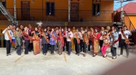 Dokumentasi 26 finalis Bujang Gadis PALI (BGP) 2025 semasa karantina di Kos Barokah, Pendopo, Kecamatan Talang Ubi. Proses pemilihan yang mendadak mandek menjelang malam puncak ini menyisakan kekecewaan mendalam serta kerugian material bagi para peserta. (Foto: Dok. Istimewa)