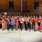 Dokumentasi 26 finalis Bujang Gadis PALI (BGP) 2025 semasa karantina di Kos Barokah, Pendopo, Kecamatan Talang Ubi. Proses pemilihan yang mendadak mandek menjelang malam puncak ini menyisakan kekecewaan mendalam serta kerugian material bagi para peserta. (Foto: Dok. Istimewa)