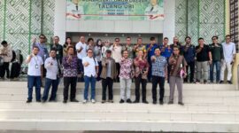 Pejabat Pembuat Komitmen (PPK) Kementerian Kesehatan RI, Subhan, bersama jajaran Pemkab PALI, unsur Forkopimda, Dinas Kesehatan, dan manajemen RSUD Talang Ubi berfoto bersama usai rapat koordinasi serta aanwijzing terkait proyek pembangunan Gedung PHTC di RSUD Talang Ubi, Kamis (7/5/2026). Proyek strategis nasional dari pusat ini dikawal ketat oleh Tim Manajemen Konstruksi Kemenkes RI guna memastikan pelaksanaan di lapangan berjalan tepat waktu, tepat mutu, dan bebas penyimpangan administrasi. (Foto: Dok/Alber Irawan)