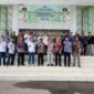 Pejabat Pembuat Komitmen (PPK) Kementerian Kesehatan RI, Subhan, bersama jajaran Pemkab PALI, unsur Forkopimda, Dinas Kesehatan, dan manajemen RSUD Talang Ubi berfoto bersama usai rapat koordinasi serta aanwijzing terkait proyek pembangunan Gedung PHTC di RSUD Talang Ubi, Kamis (7/5/2026). Proyek strategis nasional dari pusat ini dikawal ketat oleh Tim Manajemen Konstruksi Kemenkes RI guna memastikan pelaksanaan di lapangan berjalan tepat waktu, tepat mutu, dan bebas penyimpangan administrasi. (Foto: Dok/Alber Irawan)