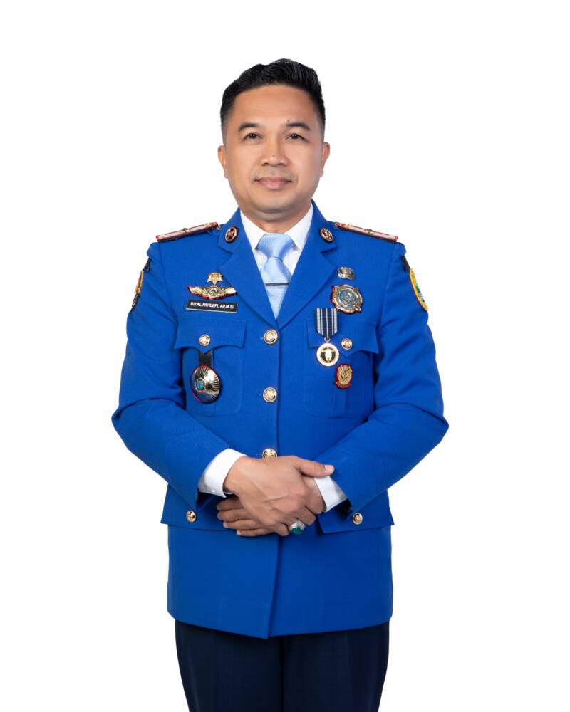 Kepala Dinas Pemadam Kebakaran (Damkar) Kabupaten PALI, Rizal Pahlevi, AP, M.Si. Damkar PALI menetapkan status siaga total 24 jam tanpa cuti bagi seluruh personel dari malam takbiran hingga H+3 Idul Adha 1447 H guna menjamin proteksi maksimal dan respons cepat terhadap ancaman kebakaran di seluruh wilayah PALI. (Foto: Dok/Pribadi)