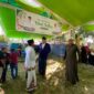 Wakil Bupati PALI, Iwan Tuaji (tengah, berjas biru), didampingi Ketua DPRD PALI, Ubaidillah, saat meninjau langsung kesiapan panitia kurban dan memastikan kelayakan teknis tempat penyembelihan di Desa Pengabuan Timur, Kabupaten PALI. (Foto: Dok/Alber Irawan)