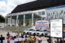 Merespons jeritan masyarakat akibat kelangkaan dan meroketnya harga gas elpiji 3 kg, DPRD Kabupaten PALI resmi menggelar Rapat Dengar Pendapat (RDP) hari ini, Senin (15/6/2026). Dalam rapat di Ruang Komisi III ini, DPRD PALI memanggil Dinas Perdagangan dan Perindustrian, Dinas Koperasi dan UKM, serta perwakilan Pertamina dan pangkalan resmi untuk mencari solusi konkret. Wakil Ketua DPRD PALI, Firdaus Hasbullah, menegaskan lembaga legislatif tidak akan main-main dan menuntut tindakan tegas terhadap oknum yang bermain dalam krisis energi ini. (Foto ilustrasi AI: Dok/tintamerah.co)