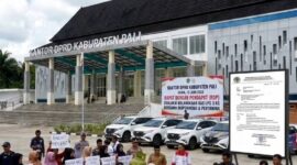 Merespons jeritan masyarakat akibat kelangkaan dan meroketnya harga gas elpiji 3 kg, DPRD Kabupaten PALI resmi menggelar Rapat Dengar Pendapat (RDP) hari ini, Senin (15/6/2026). Dalam rapat di Ruang Komisi III ini, DPRD PALI memanggil Dinas Perdagangan dan Perindustrian, Dinas Koperasi dan UKM, serta perwakilan Pertamina dan pangkalan resmi untuk mencari solusi konkret. Wakil Ketua DPRD PALI, Firdaus Hasbullah, menegaskan lembaga legislatif tidak akan main-main dan menuntut tindakan tegas terhadap oknum yang bermain dalam krisis energi ini. (Foto ilustrasi AI: Dok/tintamerah.co)