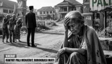 KACAU! Seorang warga terduduk lesu di depan gerbang Kantor Bupati PALI, Sumatera Selatan. Imbas rentetan kasus hukum yang menyeret sejumlah pejabat, roda birokrasi dan pembangunan di PALI dilaporkan berjalan ‘Siput’ akibat aksi