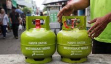 Disperindag Kabupaten PALI mengimbau masyarakat untuk lebih kritis saat membeli gas LPG 3kg. Konsumen diminta menolak tabung dengan segel rusak atau terbuka dan disarankan menimbang berat gas sebelum bertransaksi. (Foto: Dok/tintamerah.co)