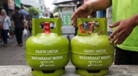 Disperindag Kabupaten PALI mengimbau masyarakat untuk lebih kritis saat membeli gas LPG 3kg. Konsumen diminta menolak tabung dengan segel rusak atau terbuka dan disarankan menimbang berat gas sebelum bertransaksi. (Foto: Dok/tintamerah.co)