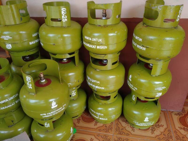 Deretan tabung Elpiji 3 Kg bertuliskan 