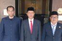 Kepala Badan Kesbangpol PALI, Dedi Ahmadi, S.E., M.Si. (tengah), saat mengabadikan momen bersama usai Upacara Hari Lahir Pancasila di halaman Kantor Bupati PALI, Rabu (3/6/2026). Kesbangpol menegaskan komitmen penguatan nilai Pancasila bagi ASN dan generasi muda. (Foto: Dok/ej@)
