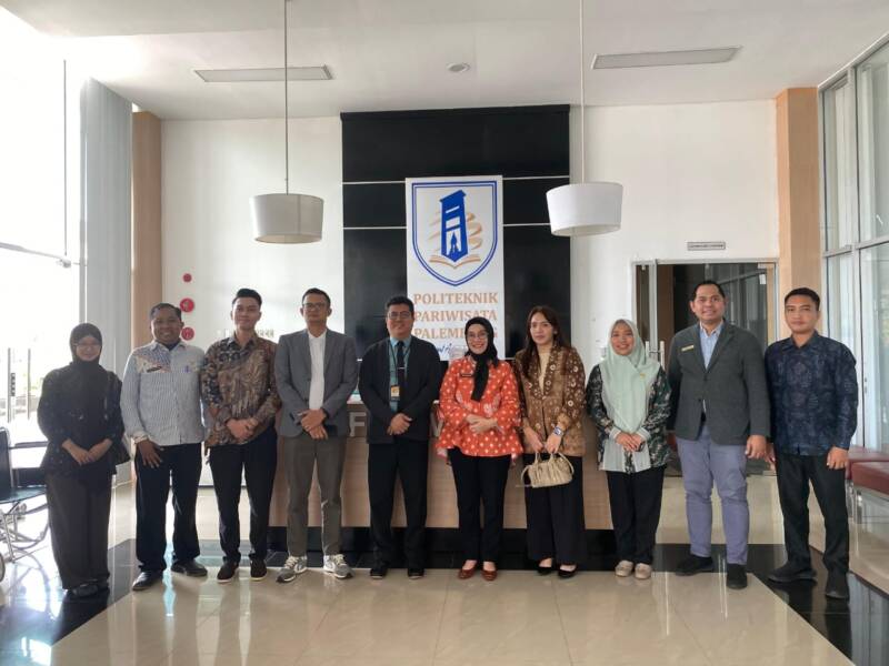 Plt. Kepala Dinas Kebudayaan dan Pariwisata Kabupaten PALI, Hj. Rina Anggraini, S.T., M.T., menegaskan komitmen program kerja 2026 yang berfokus pada pengawasan mutu pelayanan akomodasi dan pariwisata daerah. Melalui kerja sama strategis bersama Politeknik Pariwisata (Poltekpar) Palembang, Disbudpar PALI fokus menggenjot kompetensi SDM lokal secara berkala agar mampu bersaing di industri perhotelan modern sekaligus menekan angka pengangguran daerah. (Foto: Dok/Disbudpar PALI)