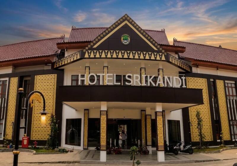 Pengelolaan Hotel Srikandi Kabupaten PALI terus diselaraskan dengan peningkatan mutu pelayanan dan standarisasi hospitality berbasis kompetensi lokal. Guna menekan angka pengangguran, Disbudpar PALI mewajibkan penyerapan tenaga kerja lokal yang adaptif dan profesional di sektor ini. (Foto: Dok/Disbudpar PALI)