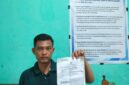 Korban penganiayaan, Teddy Eka Saputra, menunjukkan Surat Tanda Terima Laporan Polisi (STTLP) saat menyambangi Kantor Redaksi Tintamerah.co. Korban mendesak Polres PALI segera menangkap pelaku H alias Jawe setelah proses mediasi di Unit Pidum berakhir buntu. (Foto: Dok/tintamerah.co)