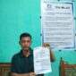 Korban penganiayaan, Teddy Eka Saputra, menunjukkan Surat Tanda Terima Laporan Polisi (STTLP) saat menyambangi Kantor Redaksi Tintamerah.co. Korban mendesak Polres PALI segera menangkap pelaku H alias Jawe setelah proses mediasi di Unit Pidum berakhir buntu. (Foto: Dok/tintamerah.co)