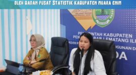 Kepala Bappeda PALI Hj. Rina Anggraini, ST., MT (kiri) saat memimpin jalannya Rapat Paparan Akhir Analisis Kemiskinan Kabupaten PALI. Di tahun anggaran 2026, Bappeda PALI secara tegas mengalokasikan porsi perencanaan terbesar hingga 34,9 persen APBD guna mempercepat penurunan angka kemiskinan dan stunting di bumi Serepat Serasan. (Foto: Dok/Bappeda PALI)