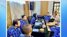 Kepala Bappeda PALI Hj. Rina Anggraini, ST., MT (tengah), saat memimpin Rapat Koordinasi dan Verifikasi Proyek Strategis Daerah Tahun 2026. Bappeda PALI menegaskan pentingnya mempercepat realisasi fisik dan serapan anggaran strategis yang saat ini berada di angka 25-40 persen guna memastikan program pengentasan kemiskinan dan infrastruktur berjalan tepat waktu. (Foto: Dok/Bappeda PALI)
