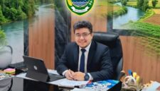 Kepala Dinas Lingkungan Hidup Kabupaten PALI, Aryansyah, memberikan instruksi strategis pemulihan lahan ekologis dalam momentum Hari Lingkungan Hidup Sedunia, Jumat (5/6/2026). DLH PALI menegaskan komitmen memprioritaskan penyelarasan regulasi dan pengawasan ketat terhadap isu krusial lingkungan di Bumi Serepat Serasan.  (Foto: Dok/tintamerah.co)