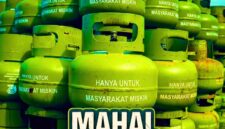 Jeritan rakyat miskin PALI: Tumpukan tabung gas Elpiji 3 kg yang seharusnya bersubsidi kini meroket hingga Rp30.000, jauh di atas HET. Di tengah penderitaan ini, pemangku kebijakan di PALI hanya diam seribu bahasa. (Foto: Dok/Tintamerah.co)