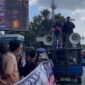 Kader PMII Kabupaten PALI, Edo Saputra, saat menyuarakan orasi ilmiah dalam aksi mengawal kebijakan publik di tengah masyarakat, menegaskan komitmen gerakan mahasiswa untuk memberantas mafia yang merugikan hajat hidup petani kecil. (Foto: Dok/PMII PALI)