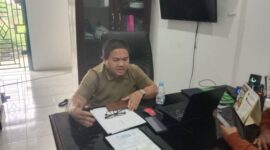 Kadis Ketahanan Pangan PALI, Khairiman, memberikan pemaparan komprehensif terkait program kerja dinas tahun 2026 dalam sesi wawancara eksklusif dengan tintamerah.co di ruang kerjanya, Rabu (17/6/2026). Dalam kesempatan tersebut, Khairiman menekankan pentingnya inovasi teknologi dan kemandirian lokal, termasuk optimalisasi lahan tidur dan pengembangan pasar digital bagi produk pertanian masyarakat. (Foto: Dok/ Anies)
