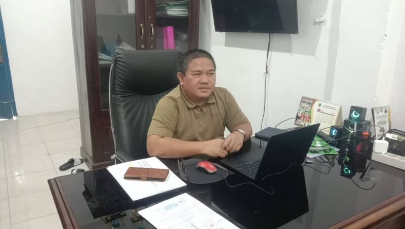 Kepala Dinas Ketahanan Pangan Kabupaten PALI, Khairiman, saat memaparkan program kerja strategis 2026 terkait pengendalian inflasi dan kesiapan cadangan pangan daerah di ruang kerjanya, Rabu (17/6/2026). (Foto: Dok/ Anies)