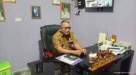 Kadis Sosial Kabupaten PALI, Edy Irwan, S.E., M.Si., saat memaparkan program kerja prioritas, transparansi data, dan strategi pemberdayaan ekonomi masyarakat miskin tahun 2026 di ruang kerjanya, Rabu (17/6/2026). (Foto: Dok/ Muhammad Randi)