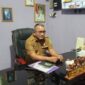 Kadis Sosial Kabupaten PALI, Edy Irwan, S.E., M.Si., saat memaparkan program kerja prioritas, transparansi data, dan strategi pemberdayaan ekonomi masyarakat miskin tahun 2026 di ruang kerjanya, Rabu (17/6/2026). (Foto: Dok/ Muhammad Randi)