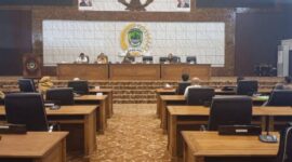DPRD PALI menggelar rapat di ruang rapat paripurna pada Senin (15/6/2026) untuk menindaklanjuti kelangkaan dan tingginya harga gas elpiji 3 kg. Pimpinan DPRD mendesak Disperindag, Pertamina Patra Niaga, dan agen terkait untuk bertanggung jawab atas temuan investigasi Tintamerah.co mengenai praktik penjualan elpiji ke luar wilayah PALI. (Foto: Dok/tintamerah.co)