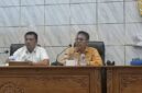 H. Husni Thamrin (Fraksi Hanura) meradang dalam RDP DPRD PALI, Senin (15/6/2026). Ia merasa aneh karena dengan kuota harian 5.129 tabung, gas melon justru langka dan mahal di masyarakat. Ia menuntut Disperindag dan Pertamina bertanggung jawab atas ketidakbecusan distribusi. (Foto: Dok/tintamerah.co)