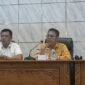 H. Husni Thamrin (Fraksi Hanura) meradang dalam RDP DPRD PALI, Senin (15/6/2026). Ia merasa aneh karena dengan kuota harian 5.129 tabung, gas melon justru langka dan mahal di masyarakat. Ia menuntut Disperindag dan Pertamina bertanggung jawab atas ketidakbecusan distribusi. (Foto: Dok/tintamerah.co)