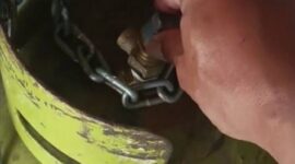 Tim investigasi tintamerah.co menemukan tabung gas elpiji 3 kg dengan segel rusak di wilayah PALI. Dari hasil pengecekan lapangan, segel tabung tersebut sangat mudah dilepas dengan tangan kosong, menguatkan dugaan adanya praktik 