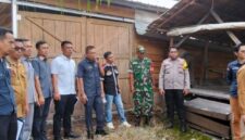 Tim gabungan dari Komisi III DPRD PALI, Inspektorat, Dinas Pertanian, TNI, dan Polri melakukan sidak di gudang Kelompok Tani Tempirai Bersatu, Senin (4/5/2026). Langkah ini diambil guna memverifikasi tata kelola pupuk serta alsintan bantuan Program Cetak Sawah Rakyat menyusul adanya laporan masyarakat terkait potensi penyalahgunaan aset pemerintah tersebut. (Foto: Dok/LIDIK PALI)