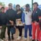 Instruktur LLI PALI, Lina Friantini (topi cream), menyampaikan terima kasih dan doa atas dukungan Firdaus Hasbullah, sementara Tri Astuti menaruh harapan besar agar beliau dapat menjadi sandaran bagi kemajuan kegiatan lansia di Gelora November. (Foto: Dok/tintamerah.co)
