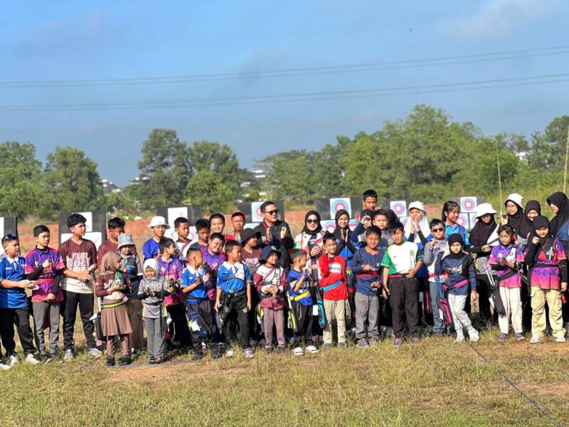 Ketua Cabor Panahan Sumsel, Firdaus Hasbullah, resmi membuka Seleksi Daerah Panahan di Lapangan Komplek CitraLand, Palembang, Minggu (21/6/2026). Ia menegaskan bahwa ajang ini merupakan gerbang awal bagi para atlet untuk melangkah menuju panggung kompetisi nasional. (Foto: Dok/Istimewah)