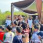 Wakil Ketua DPRD PALI, Firdaus Hasbullah, saat memberikan pengarahan dalam kegiatan seleksi daerah panahan di Komplek CitraLand Palembang, Minggu (21/6/2026), sekaligus memberikan respon atas dukungan terhadap senam LLI PALI. (Foto: Dok/Istimewah)