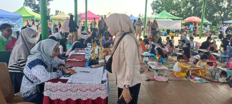 Suasana lomba mewarnai anak-anak di Lapangan Sanggar Pramuka, Gelora November Pertamina, Pendopo, yang berlangsung meriah dan penuh antusiasme dalam Sunday Morning, Minggu (21/6/2026). (Foto: Dok/tintamerah.co)
