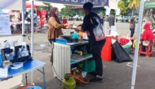 Dua tabung gas Elpiji 3 kg menjadi saksi bisu Restu Ramadani dalam menjajakan kulinernya kepada warga di Lapangan Sanggar Pramuka, Pendopo, Minggu (21/6/2026), sebagaimana terlihat dalam dokumen foto. Di balik aktivitas hariannya, tersimpan keresahan mendalam akibat harga Elpiji 3 kg yang masih tinggi. (Foto: Dok/tintamerah.co)