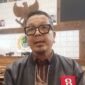 Ketua DPRD PALI, H. Ubaidillah, memberikan keterangan pers usai memimpin RDP terkait kelangkaan dan mahalnya harga elpiji 3 kg di PALI, Senin (15/6/2026. Dalam kesempatan tersebut, ia menegaskan akan menindak tegas agen dan pangkalan yang nakal dengan mencabut izin mereka. (Foto: Dok/tintamerah.co)