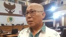 Direktur PT Karisma Aulia Mandiri, Mardi, memberikan keterangan kepada wartawan tintamerah.co terkait pengawasan distribusi elpiji usai RDP di DPRD PALI, Senin (15/6/2026). (Foto: Dok/tintamerah.co)
