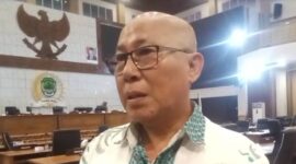 Direktur PT Karisma Aulia Mandiri, Mardi, memberikan keterangan kepada wartawan tintamerah.co terkait pengawasan distribusi elpiji usai RDP di DPRD PALI, Senin (15/6/2026). (Foto: Dok/tintamerah.co)