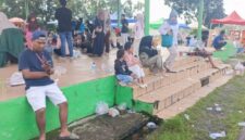 Kondisi sampah yang berserakan di sekitar area Gelora November Pertamina Pendopo saat kegiatan Sunday Morning, Minggu (21/6/2026). Warga mendesak DLH PALI segera menyediakan tong sampah dan menata lokasi agar lebih bersih dan teratur. (Foto: Dok/tintamerah.co)