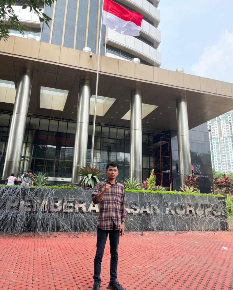 Tokoh pemuda revolusioner PALI, Edo Saputra, S.Pd., menyoroti sikap anti-kritik Camat Talang Ubi, Atmo Maryono, yang dinilai alergi terhadap konfirmasi media. (Foto: Dok/Istimewah)