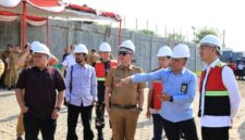 Bupati PALI Asgianto, S.T., bersama pihak Kementerian Kesehatan RI meninjau lokasi pembangunan RSUD H. Anwar Muakil Talang Ubi, Senin (29/6/2026), wujud nyata sinergi pusat dan daerah untuk kesehatan masyarakat. (Foto: Dok/Prokopim Setda PALI)  