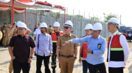 Bupati PALI Asgianto, S.T., bersama pihak Kementerian Kesehatan RI meninjau lokasi pembangunan RSUD H. Anwar Muakil Talang Ubi, Senin (29/6/2026), wujud nyata sinergi pusat dan daerah untuk kesehatan masyarakat. (Foto: Dok/Prokopim Setda PALI)  