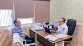 Wakil Ketua DPRD PALI, Firdaus Hasbullah, memberikan keterangan tegas terkait komitmennya mengawal revisi Pergub 40/2017 demi memastikan keadilan ganti rugi bagi warga terdampak seismik 3D Peony di PALI, Jumat (11/7/2026).