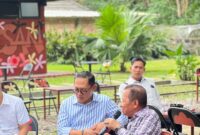 Drs. H. Soemarjono didampingi Wakil Ketua DPRD PALI, Firdaus Hasbullah, S.H., M.H., dan praktisi hukum Sumsel Dhabi K. Gumarya, S.H., M.H., saat menyampaikan closing statement tegas dalam koordinasi dan diskusi bersama Rumah Singgah Aktivis (RSA) PALI di Agam Pisan Jilid 4 Cafe, Sukarami, Palembang, Kamis, 30 Juli 2026). (Foto: Dok/Andi)