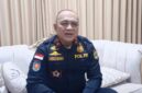 Kepala Satpol PP Kabupaten PALI, Syahrul Darman, menegaskan sikap tegasnya untuk menyetop sementara dan menyegel operasional Pabrik Kelapa Sawit (PKS) PT Aburahmi yang nekat beroperasi tanpa mengantongi izin lengkap, Senin (3/8/2026). (Foto: Dok/tintamerah.co)