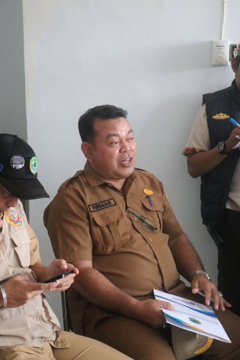Kabid Bapenda PALI, Firman Jamaludin, saat memaparkan potensi pajak daerah dari PT Aburahmi dalam agenda sidak gabungan lintas OPD, Selasa (4/8/2026). (Foto: Dok/Istimewah)