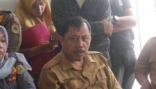 Kepala Dinas Tenaga Kerja dan Transmigrasi PALI, Endang Silparensi, memberikan teguran keras dan tajam kepada manajemen PT Aburahmi saat Sidak Gabungan, Selasa (4/8/2026), lantaran perusahaan nekat melakukan uji coba mesin tanpa izin dan mengabaikan kewajiban lapor ketenagakerjaan. (Foto: Dok/Istimewah)