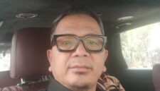 Ketua DPRD Kabupaten PALI, H. Ubaidillah, S.H., saat memberikan keterangan resmi terkait polemik perizinan PKS PT Aburahmi di Talang Ubi, Kamis (6/8/2026). (Foto: Dok/Istimewah)  